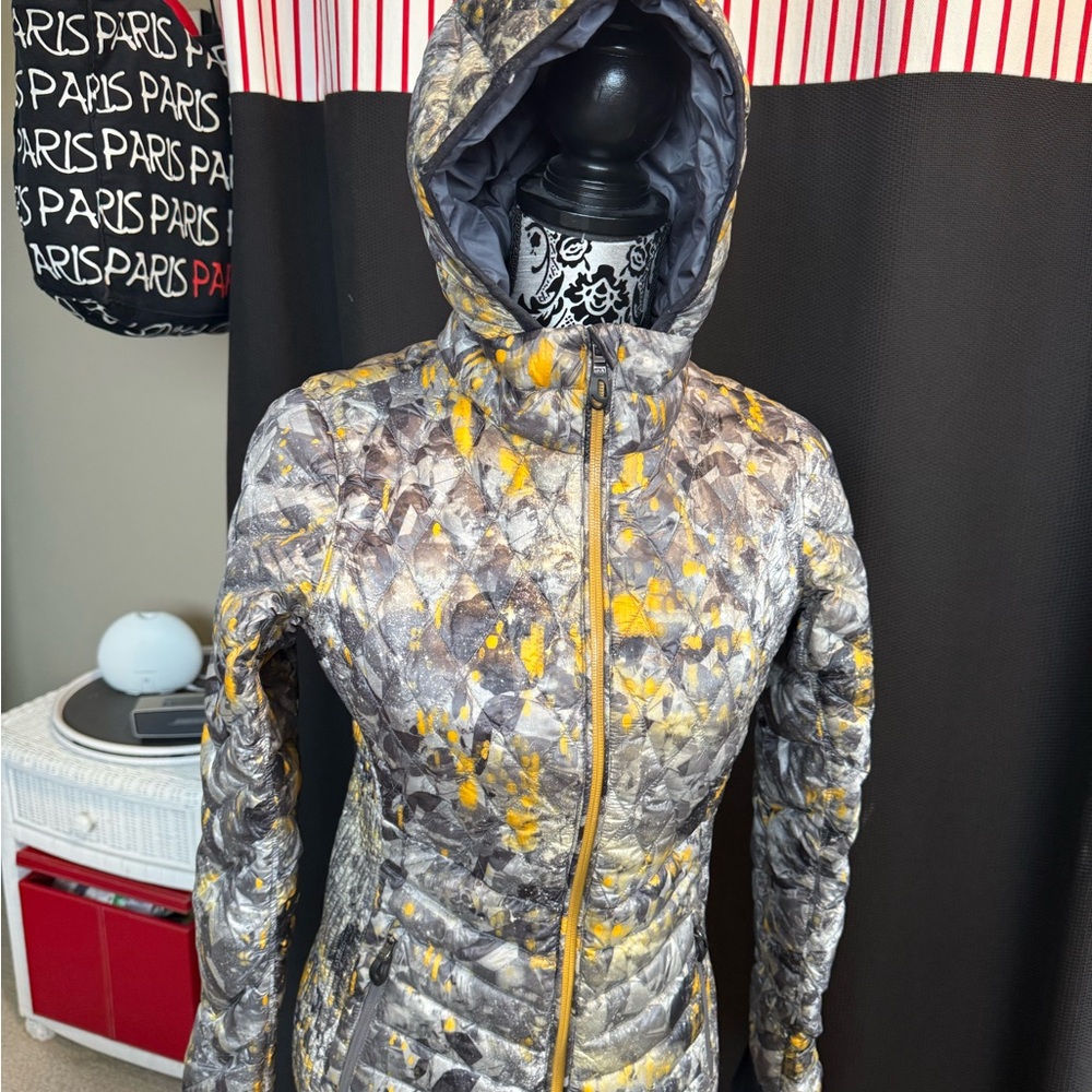 Lole Women's Puffer Jacket in Yellow and Gray Pattern